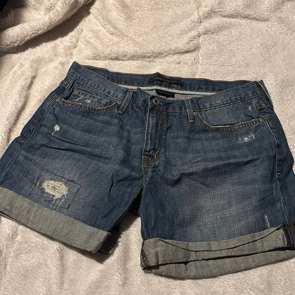 Levi’s 90s-Y2K Boyfriend Jean Shorts